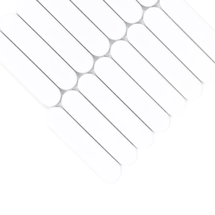 Zbliżenie mozaiki gresowej Pills White matt.