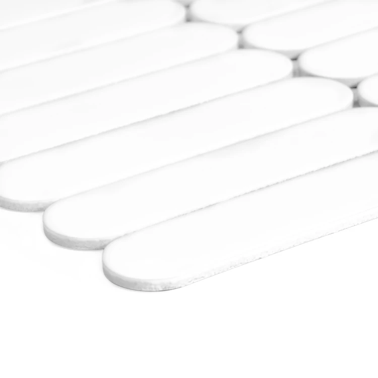 Zbliżenie mozaiki gresowej Pills White matt.