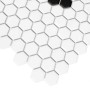 Zbliżenie mozaiki gresowej Mini Hexagon Beetle Black matt.