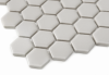 Zbliżenie mozaiki gresowej Mini Hexagon Ash matt.