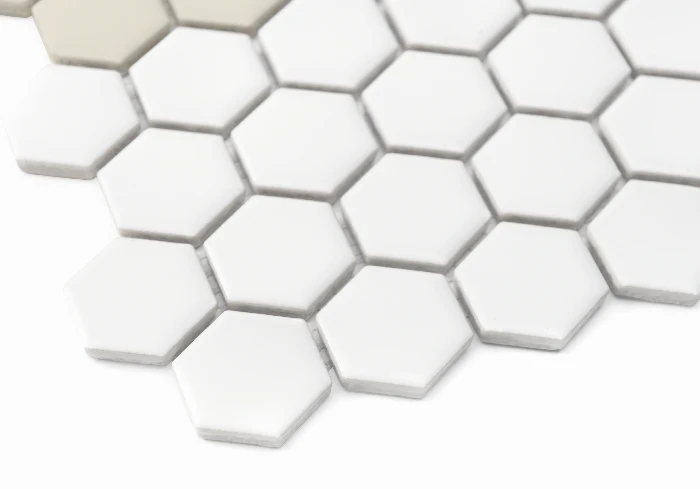Zbliżenie mozaiki gresowej Mini Hexagon Stripe 2.C matt