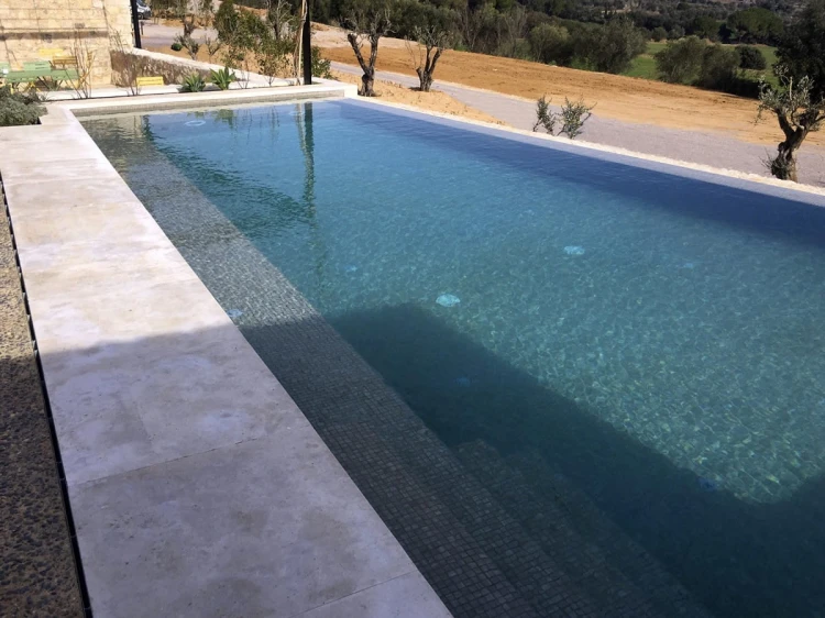 Creamstone-Zen-Mosaic-POOL-Ezarri-3.jpg