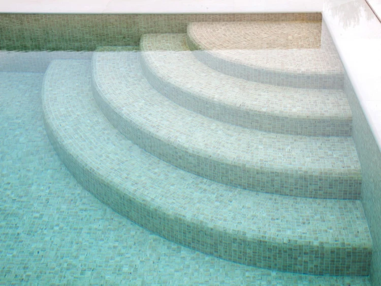 Travertino-Zen-Mosaic-POOL-Ezarri-5.jpg
