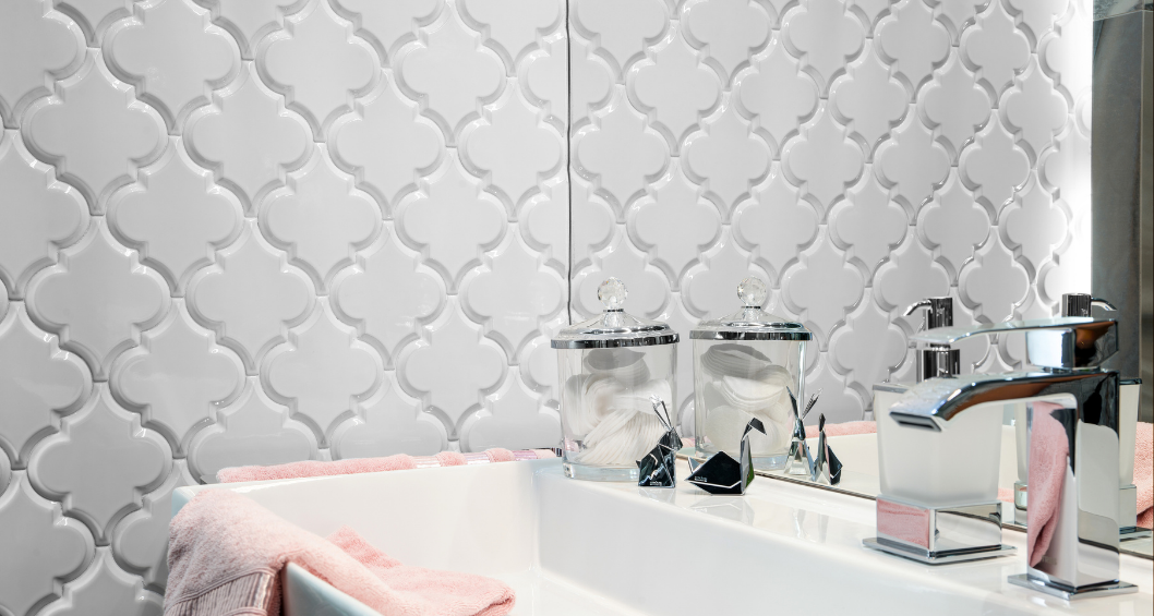 Białe płytki i mozaika.png